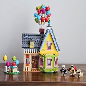LEGO Disney Pixar Up House Set • Carl Russell Dug Minifigure Complete Playset